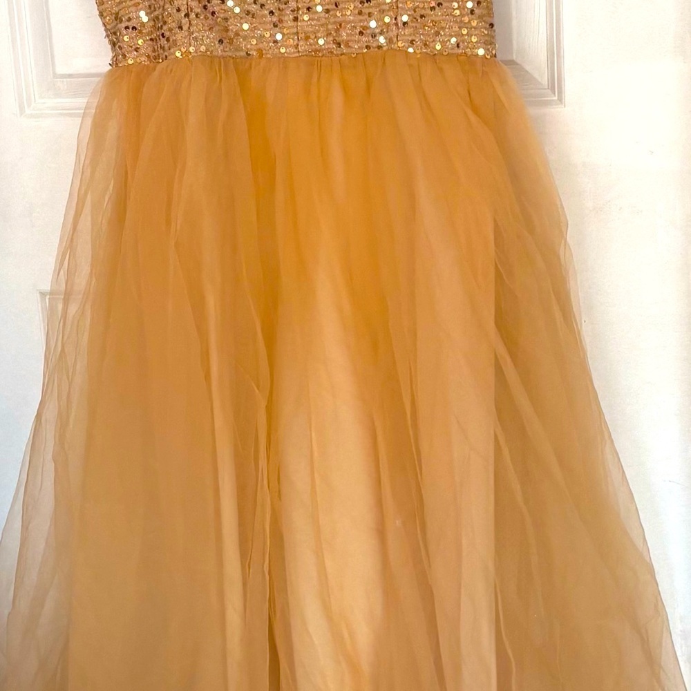 NWOT gold gown- - Picture 3 of 4